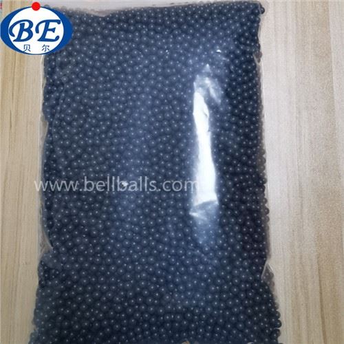 حبات بلاستيكية سوداء